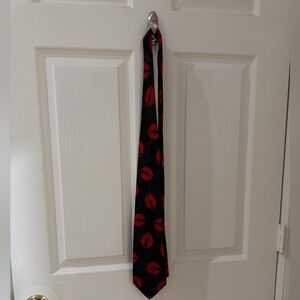 Stylish Black and Red Kiss Print Tie surrey